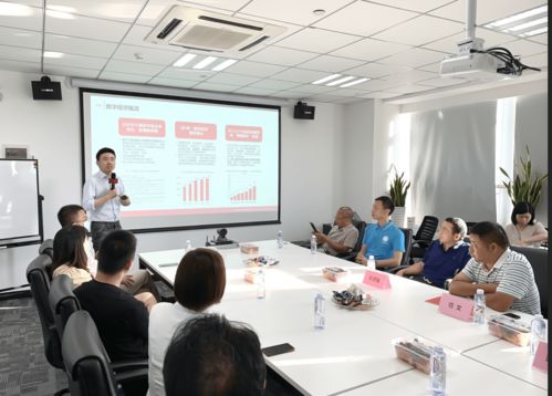 兴华街道商会理事单位走访薪宝科技，共话自由职业保障新未来